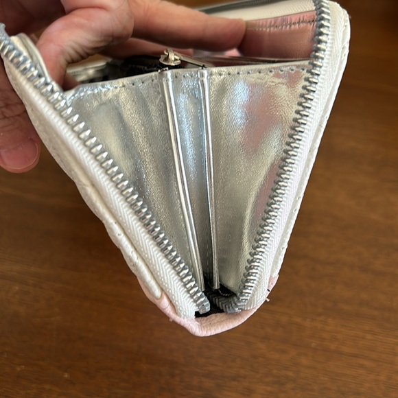 🎈3/$25🎈EUC Betsey Johnson Wristlet/Wallet - Picture 6 of 7